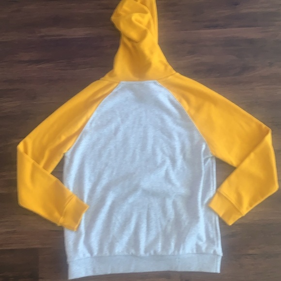 NWT Disney‎ The Lion King Pridelands yellow & gray sweatshirt/hoodie size large - Picture 4 of 4